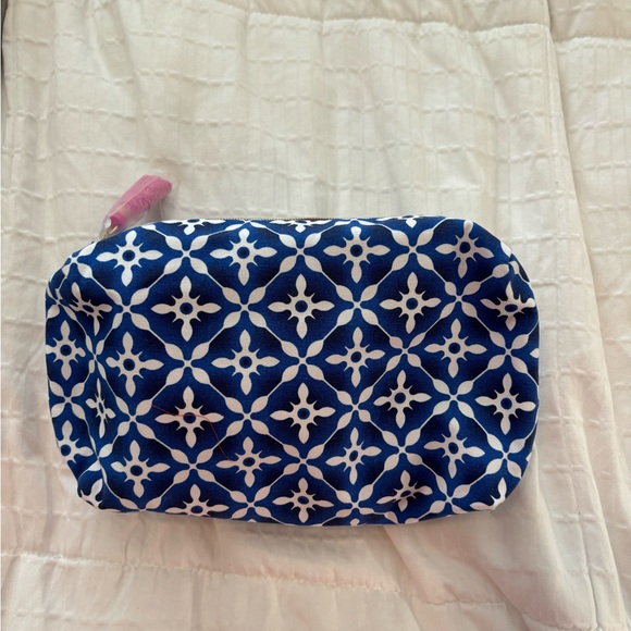 Estee Lauder makeup Bag / products.  NWT - Picture 9 of 14